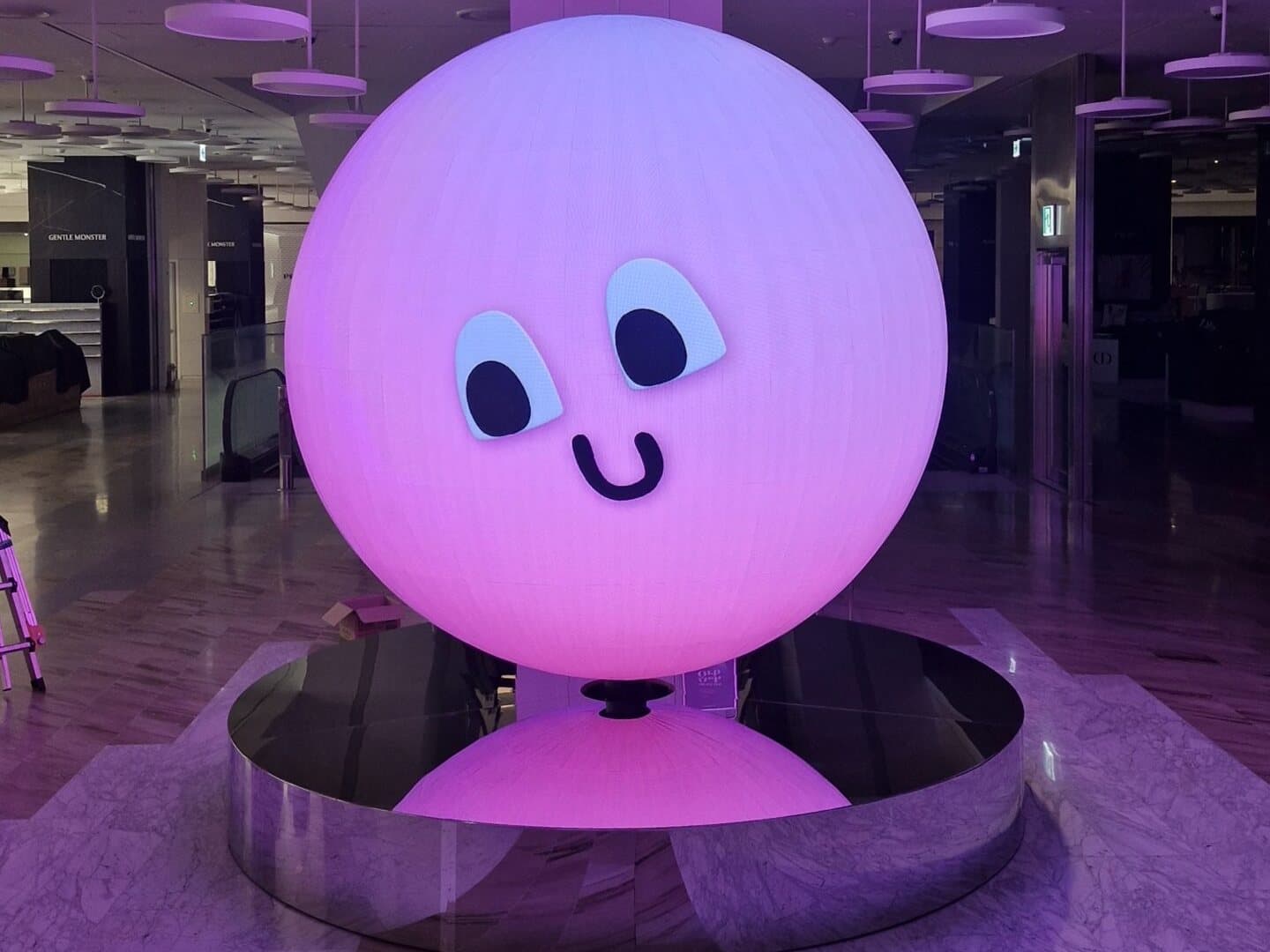 2025년 더현대 서울 AI LED 스피어 현장 사진